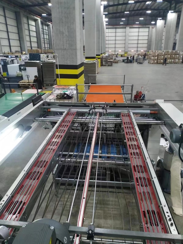 Conducteur arrière 3 plis contrôle de PLC de la machine 150m/Min de stratificateur de flûte de 5 plis