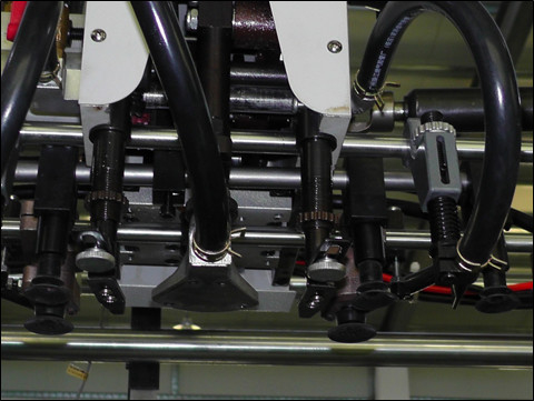 Le CE 5 couches ont ridé la stratification de flûte de boîte collant le contrôle de PLC de machine