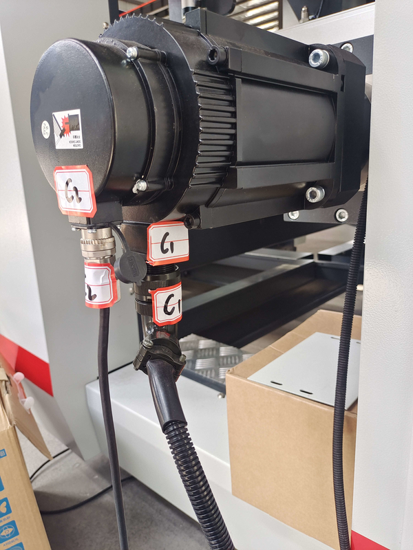 Solute Glue Boîte ondulée Dossier Gluer 420mm-1900mm Dossier Collant Machine