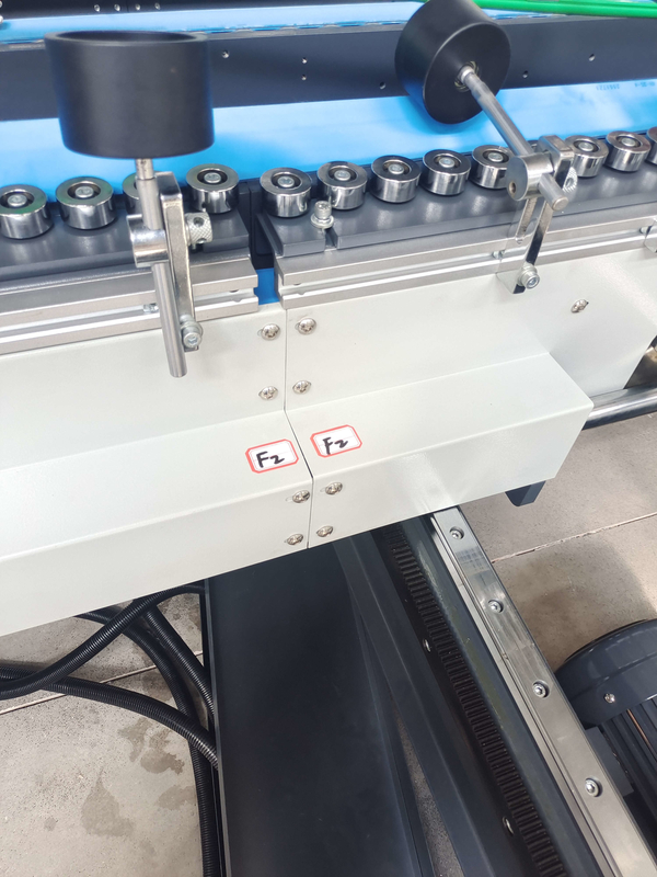Solute Glue Boîte ondulée Dossier Gluer 420mm-1900mm Dossier Collant Machine