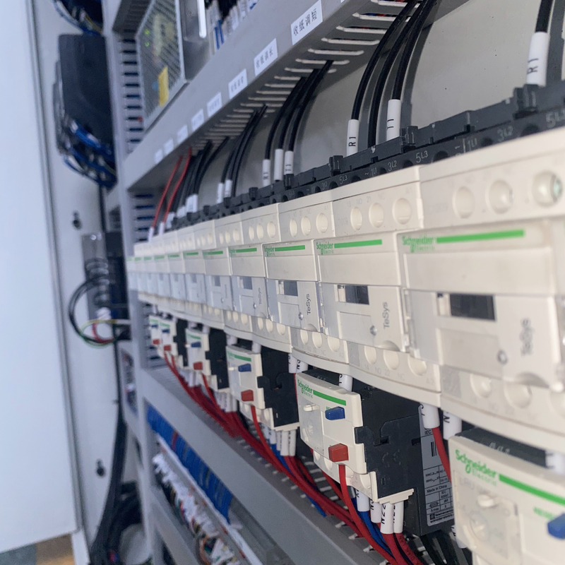 Le lamineur à grande vitesse complètement automatique a ridé la stratification de papier de panneau de boîte