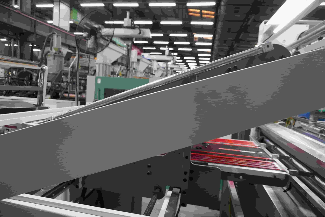 Lamineuse de carton haute précision avec une précision de ±0,5 mm et une épaisseur de papier supérieur de 100-800 g/m2