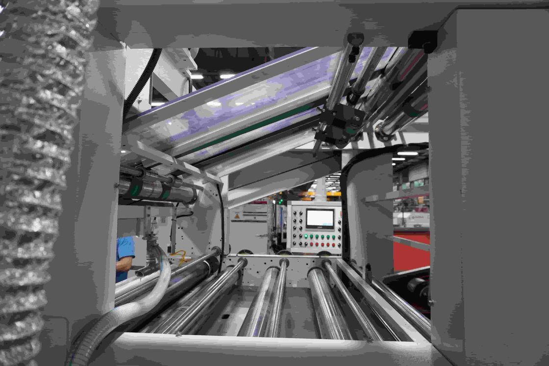 Dispositif de superposition de carton à grande vitesse d'une longueur totale de 15200 mm et d'une vitesse de 150 m/min