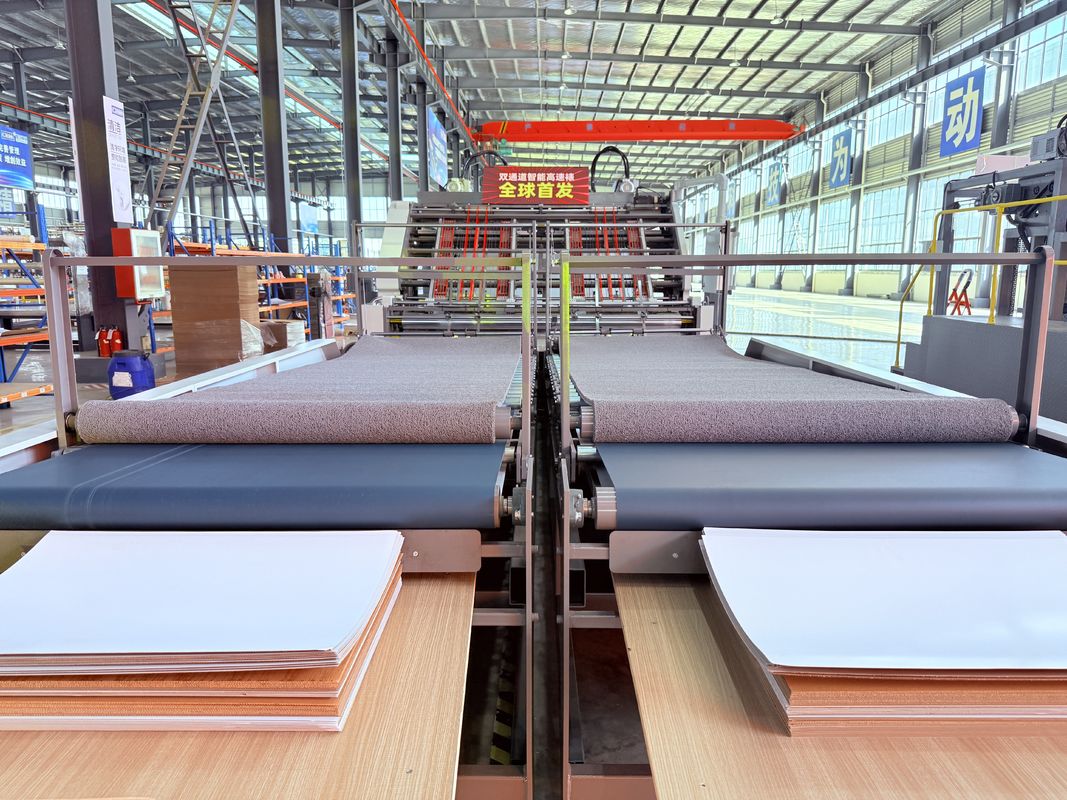 Première machine de laminage à flûte à double canal pour laminer des planches de flûte ondulées